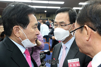 [포토] 대화하는 '심재철-주호영-이종배'