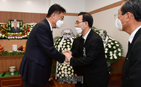 [포토] 주호영 부친 빈소 찾은 정진석 의원