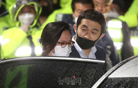 [포토] 조국 전 장관 부인 정경심, 200일만에 석방
