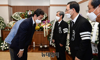 [포토] 주호영 부친 빈소 조문하는 김영우 의원