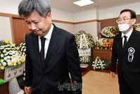 [포토] 주호영 원내대표 부친 빈소 조문하는 김장겸 전 MBC사장