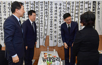 [포토] 장례식장서 만난 '김기현-김세연-이만희'