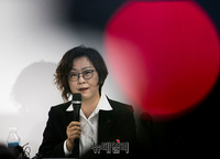 [포토] 위안부 피해자 후원금 기자회견, 발언하는 이나영 정의기억연대 이사장
