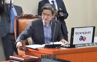 [포토] 국회 환노위 전체회의, 개의 선언하는 김학용 위원장