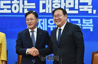 [포토] 민주당 찾은 배진교 정의당 신임 원내대표