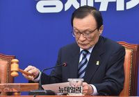 [포토] 의사진행하는 이해찬 대표