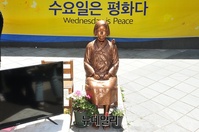 [포토] '후원금 회계 논란' 속 수요집회 개최..말 없는 소녀상