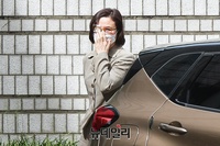 [포토] 정경심, 석방 후 첫 재판 출석