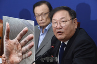 [포토] 코로나19 예방수칙 준수 호소하는 김태년