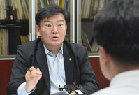 [포토] 선거무효소송 제기한 민경욱 "구리 선관위서 투표용지 유출됐다는 주장은 거짓"