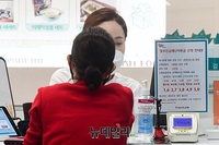 [포토] 오늘부터 '긴급재난지원금' 방문 신청 접수