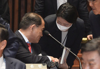 [포토] 손 맞잡은 '태영호-배현진'