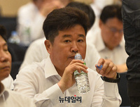 [포토] 민주당 당선자 워크숍 참석한 이규민 