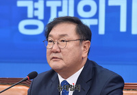 [포토] 민주당 원내대책회의, 발언하는 김태년 