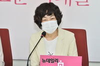 [포토] 인사말하는 최연숙 국민의당 당선자