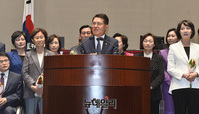 [포토] 제3차 당선자총회, 인사말하는 미래한국당 당선인들