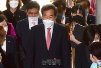 [포토] 의원총회 참석하는 이낙연 의원