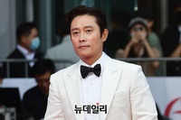 [포토] 이병헌 "대종상 영화제 왔어요"