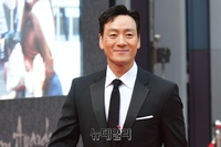 [포토] 댄디한 블랙수트 뽐내는 박해수