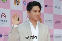 [포토] 송창의, 멋진 손인사