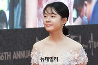 [포토] 배우 이재인 "꽃무늬 드레스 입었어요"