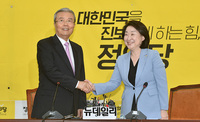 [포토] 국회서 악수나누는 '김종인-심상정'