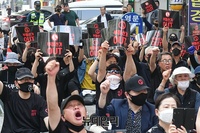 [포토] 청년주도 블랙시위, 구호 외치는 참석자들