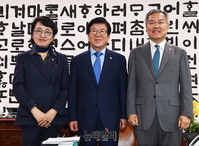 [포토] 박병석 의장 예방한 '최강욱-김진애'