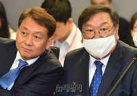 [포토] 대화 나누는 김태년-이광재