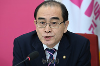 [포토] 통합당 긴급안보간담회 참석한 태영호 의원