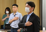 [포토] 국민의례하는 '안철수-진중권'