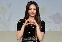 [포토] 다이아 주은 "양손 하트 받으세요"