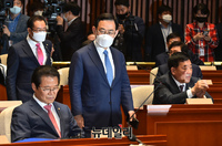 [포토] 의원총회 참석하는 주호영 미래통합당 원내대표