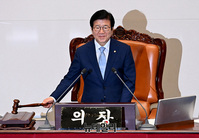 [포토] 박병석, 국회상임위 위원 정수 개정규칙안 가결