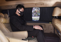 [포토] 집행유예3년, 항소심 선고 받고 차량에 오른 강지환