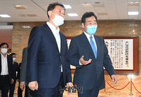 [포토] 국회 본회의 참석하는 더불어민주당