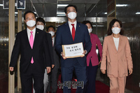 [포토] 국회의장실 항의방문 하는 통합당 초선의원들