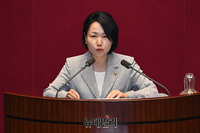 [포토] 통합당 없는 본회의, 의사진행 발언하는 홍정민