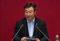 [포토] 당선 인사하는 윤호중 신임 법사위 위원장