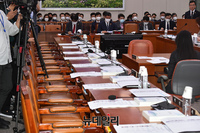 [포토] 통합당 없이 열리는 국회 외통위