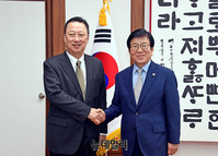 [포토] 박병석 의장 예방한 박용만 회장