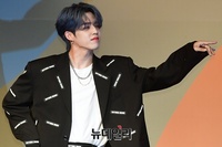 [포토] 시그니쳐 포즈하는 세븐틴 리더 에스쿱스