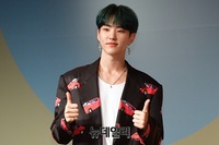 [포토] 남다른 패션 감각 뽐내는 세븐틴 호시