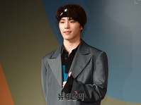 [포토] 헤어밴드로 포인트 준 세븐틴 디노