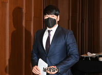 [포토] 음주운전 논란 사과 기자회견 입장하는 강정호