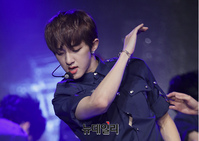 [포토] 강렬한 안무 선보이는 골든차일드 재현