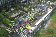 [포토] 28년만에 자리 옮긴 수요집회, 대치중인 시민단체