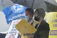 [포토] 자리 옮긴 수요집회, 경과보고 하는 이나영 이사장