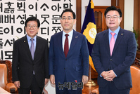 [포토] 박병석 국회의장 찾은 주호영 원내대표