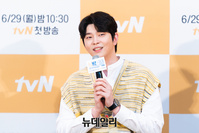 [포토] 배우 윤균상 "정리정돈 배우러 왔습니다"